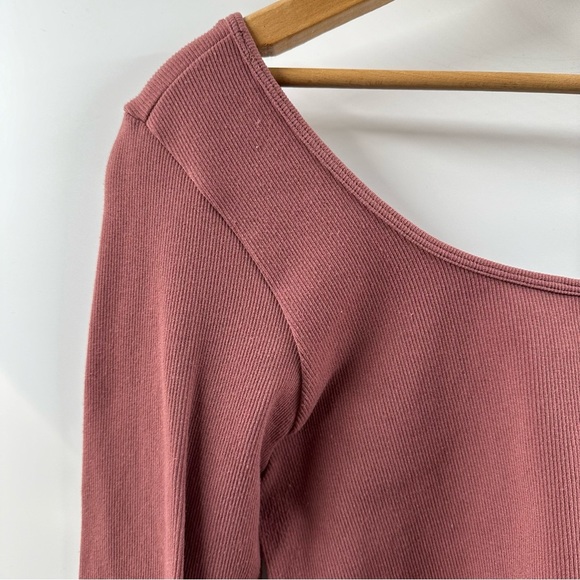 Aeropostale Reversible Cropped Ribbed Top – Size Medium (Dusty Rose/Mauve) - Picture 2 of 4